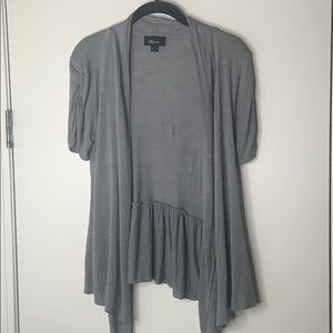 Gray short-sleeve cardigan